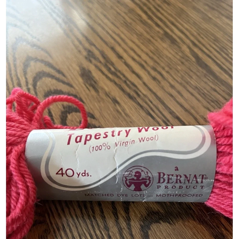 Luxuria 100% Wool Tapestry Worsted Yarn 8 Skeins Color 5032 Lot 2 Strawberry VTG - Picture 5 of 6